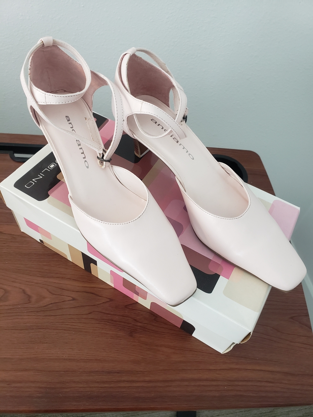(EUC) Bandolino Women’s Pale Pink Ankle-Strap Heels (Size 7.5M)